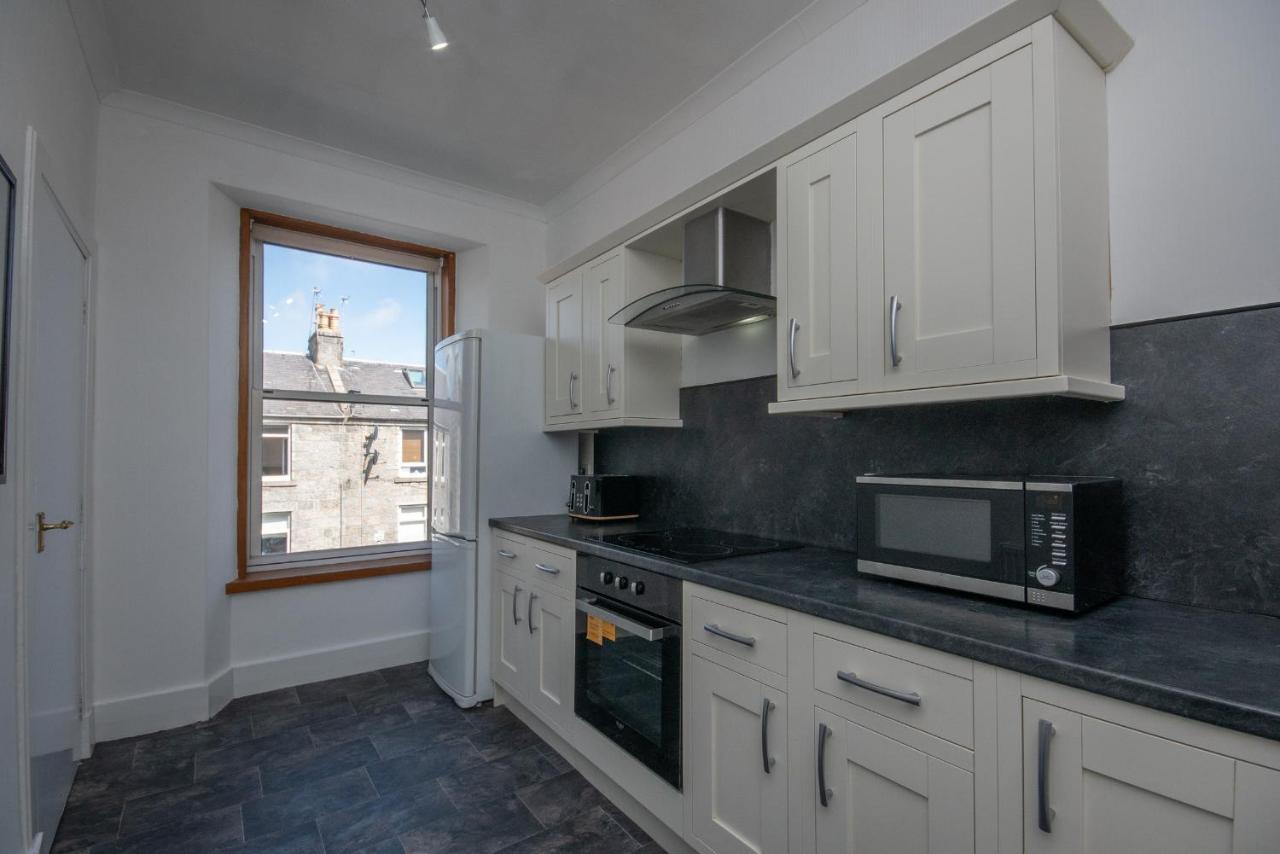 Dwellcome Home Ltd 1 Bed Apt, Half Mile To Union Street Yet Quiet, Free Parking, Fast Wifi, Ideal For Long Term Contractor, Etc Stays, Fully Equipped Kitchen, Regular Housekeeping Option - See Our Site For Assurance Aberdeen Eksteriør billede