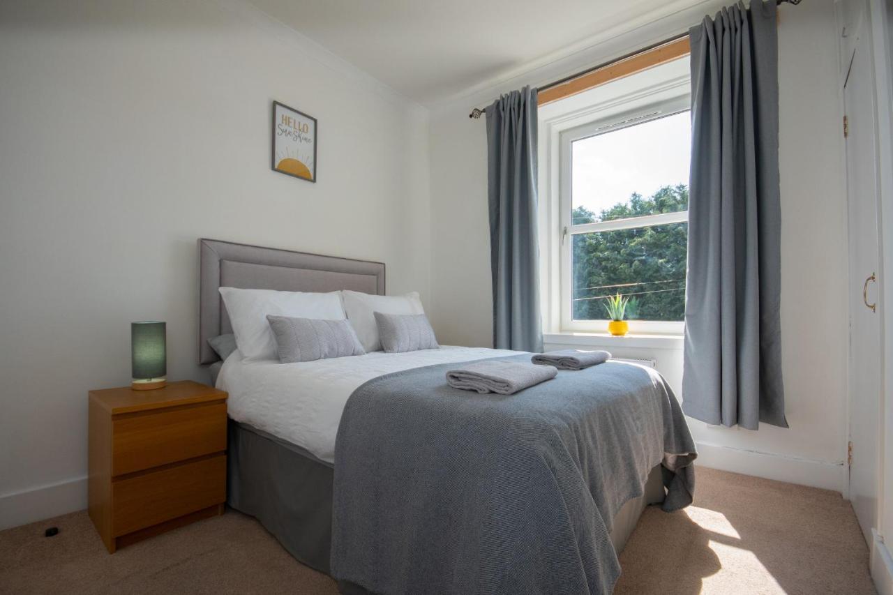 Dwellcome Home Ltd 1 Bed Apt, Half Mile To Union Street Yet Quiet, Free Parking, Fast Wifi, Ideal For Long Term Contractor, Etc Stays, Fully Equipped Kitchen, Regular Housekeeping Option - See Our Site For Assurance Aberdeen Eksteriør billede