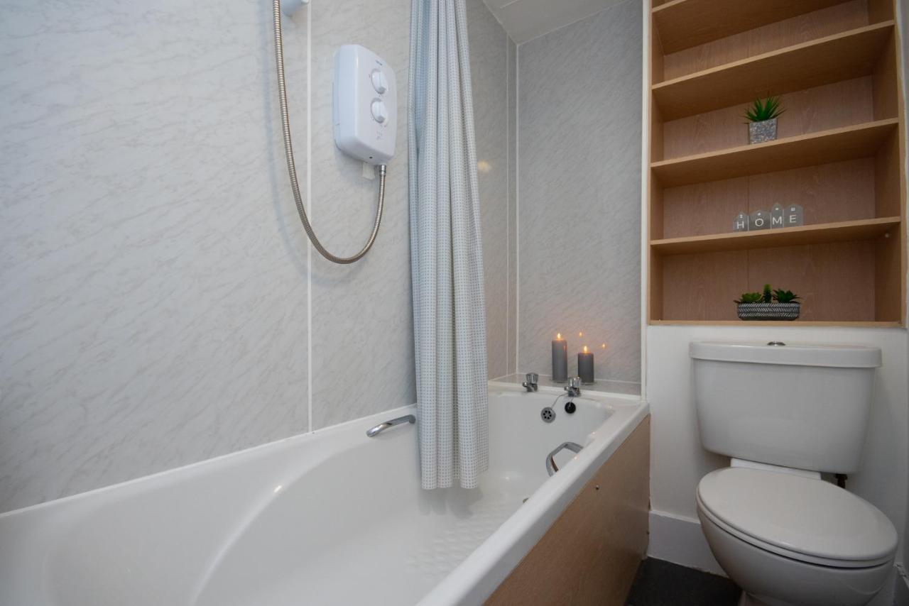Dwellcome Home Ltd 1 Bed Apt, Half Mile To Union Street Yet Quiet, Free Parking, Fast Wifi, Ideal For Long Term Contractor, Etc Stays, Fully Equipped Kitchen, Regular Housekeeping Option - See Our Site For Assurance Aberdeen Eksteriør billede