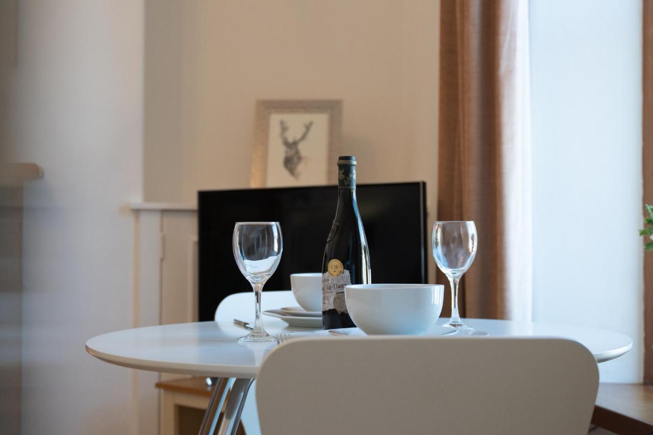 Dwellcome Home Ltd 1 Bed Apt, Half Mile To Union Street Yet Quiet, Free Parking, Fast Wifi, Ideal For Long Term Contractor, Etc Stays, Fully Equipped Kitchen, Regular Housekeeping Option - See Our Site For Assurance Aberdeen Eksteriør billede