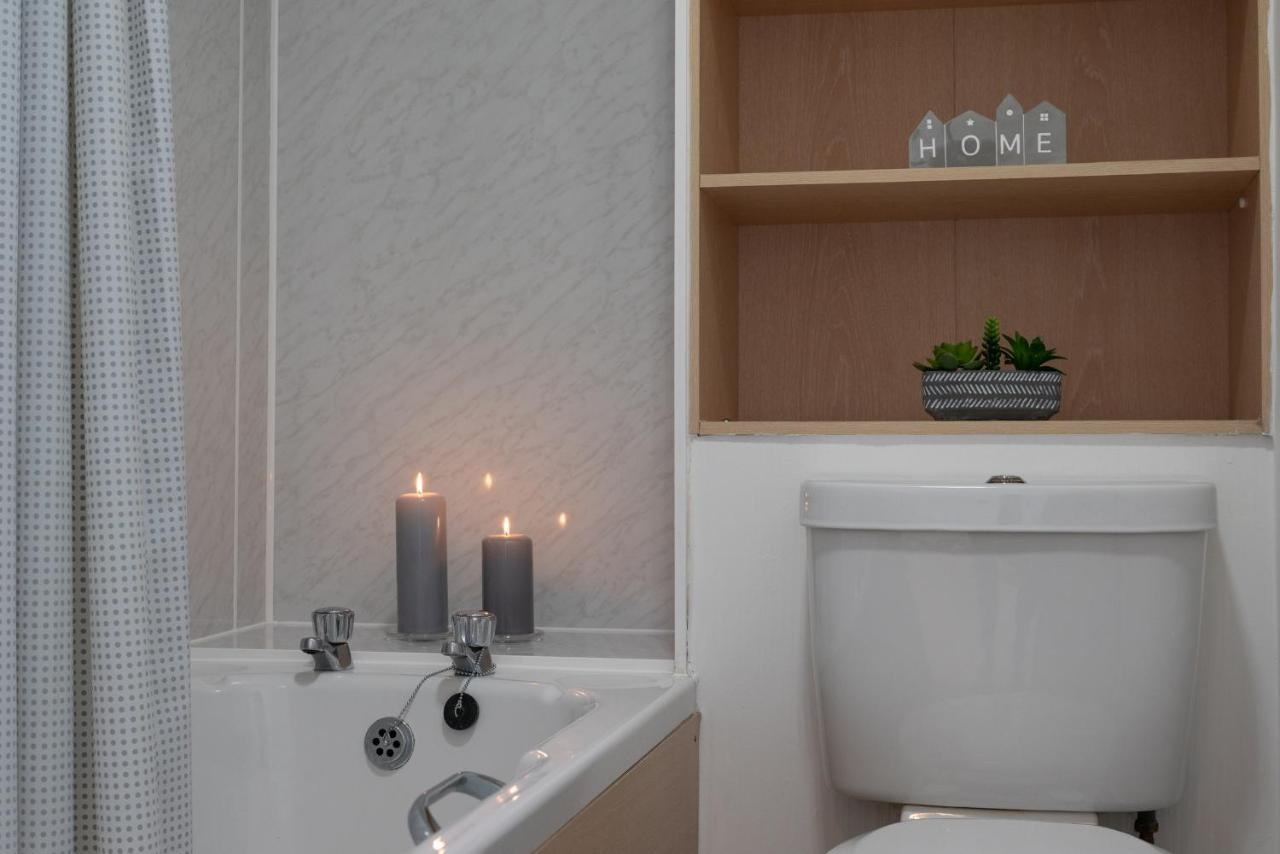 Dwellcome Home Ltd 1 Bed Apt, Half Mile To Union Street Yet Quiet, Free Parking, Fast Wifi, Ideal For Long Term Contractor, Etc Stays, Fully Equipped Kitchen, Regular Housekeeping Option - See Our Site For Assurance Aberdeen Eksteriør billede