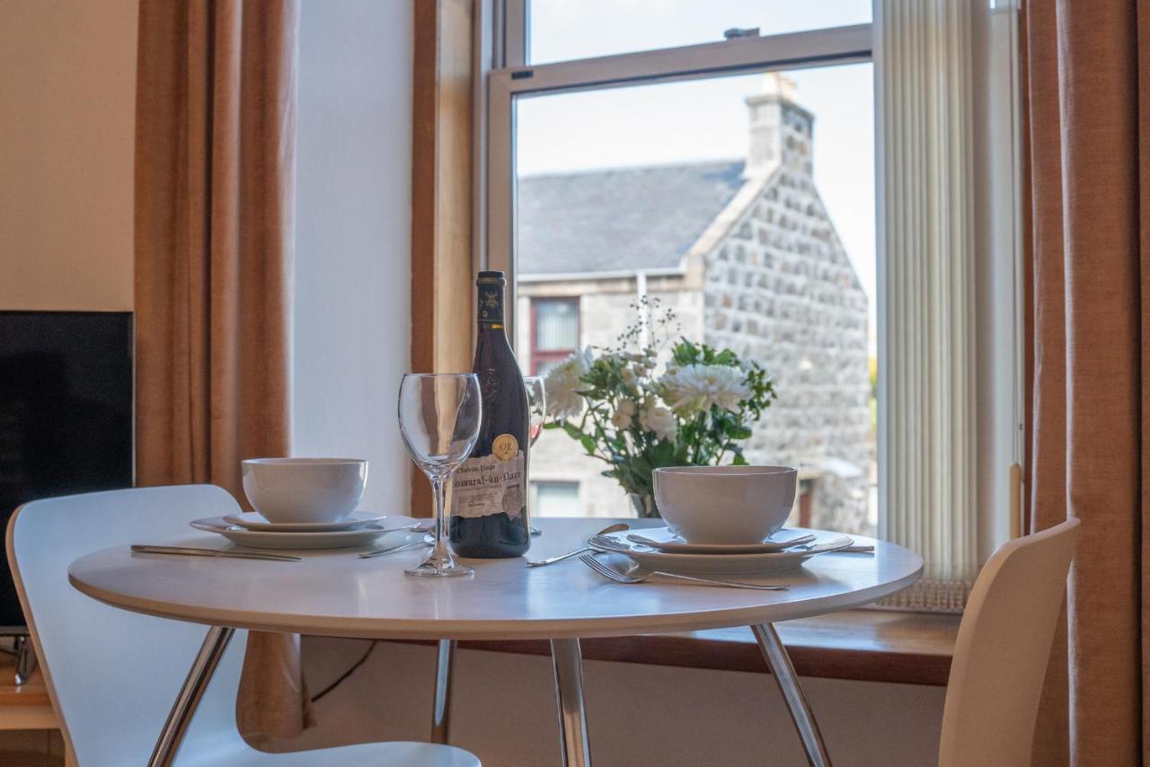 Dwellcome Home Ltd 1 Bed Apt, Half Mile To Union Street Yet Quiet, Free Parking, Fast Wifi, Ideal For Long Term Contractor, Etc Stays, Fully Equipped Kitchen, Regular Housekeeping Option - See Our Site For Assurance Aberdeen Eksteriør billede