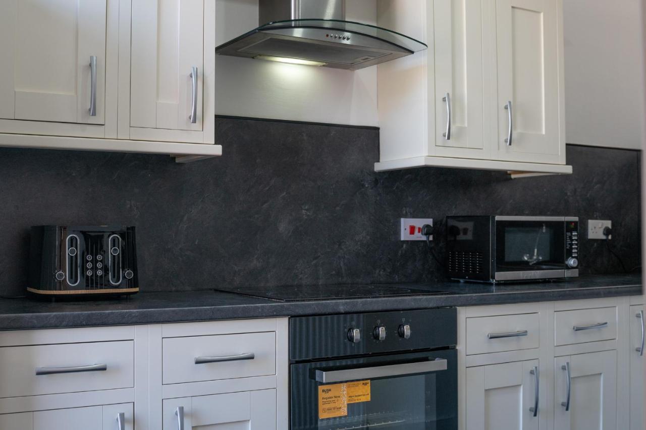 Dwellcome Home Ltd 1 Bed Apt, Half Mile To Union Street Yet Quiet, Free Parking, Fast Wifi, Ideal For Long Term Contractor, Etc Stays, Fully Equipped Kitchen, Regular Housekeeping Option - See Our Site For Assurance Aberdeen Eksteriør billede