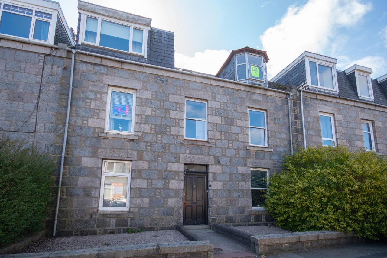 Dwellcome Home Ltd 1 Bed Apt, Half Mile To Union Street Yet Quiet, Free Parking, Fast Wifi, Ideal For Long Term Contractor, Etc Stays, Fully Equipped Kitchen, Regular Housekeeping Option - See Our Site For Assurance Aberdeen Eksteriør billede